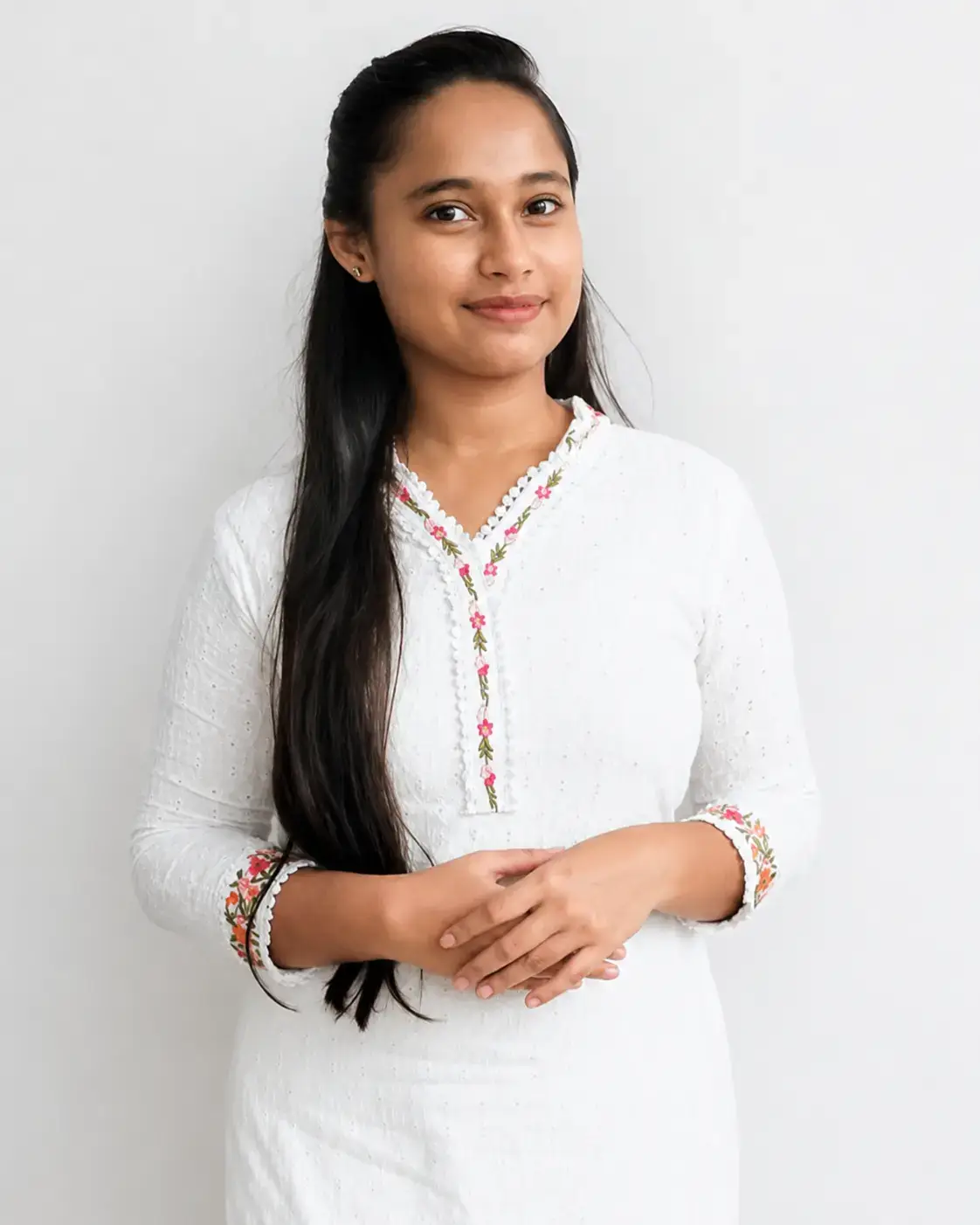 Professional female physiotherapist offering physiotherapy at home in Noida